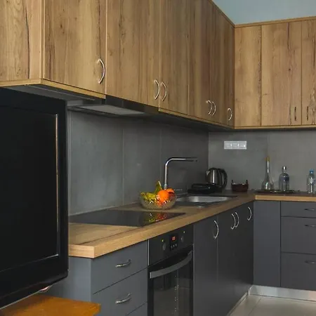Lemon Tree Apartment *