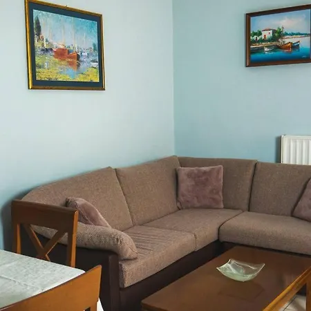 Lemon Tree Apartment *